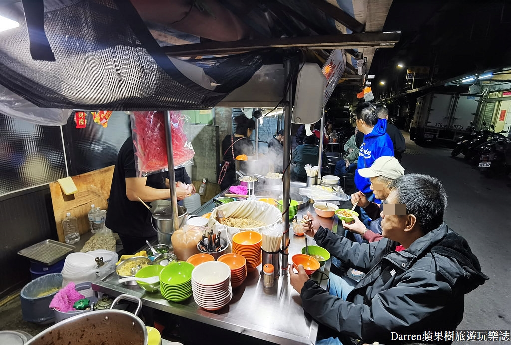 三條路油飯排骨酥湯,三條路油飯＆排骨酥湯菜單,三條路油飯排骨酥湯營業時間,萬華美食,萬華小吃,萬華隱藏美食,龍山寺美食,萬華早餐,萬華在地美食,萬華宵夜
