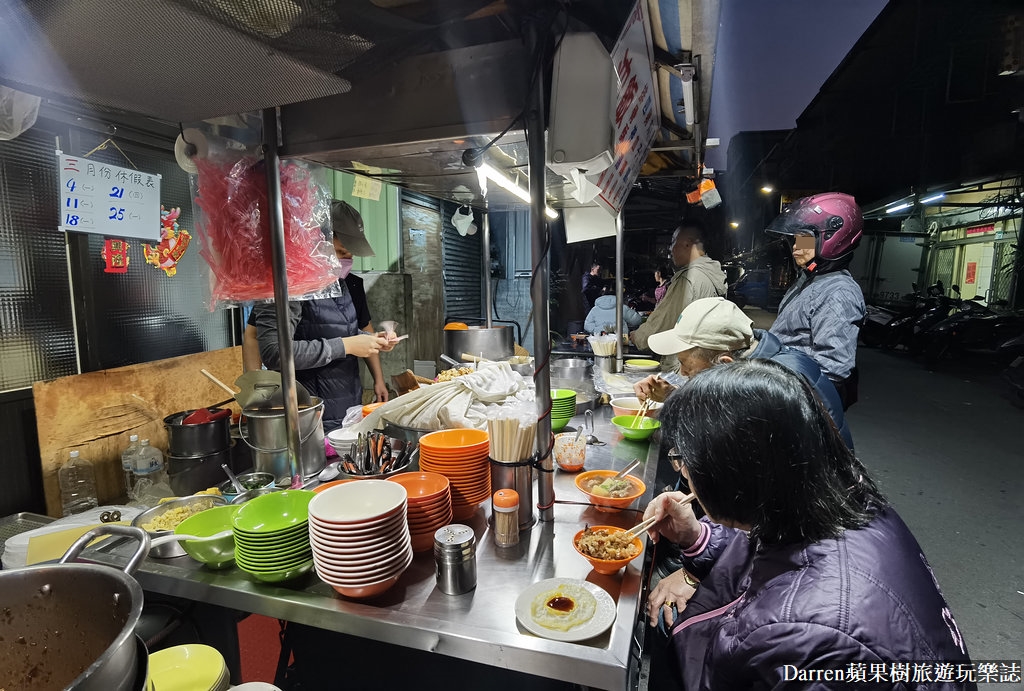 三條路油飯排骨酥湯,三條路油飯＆排骨酥湯菜單,三條路油飯排骨酥湯營業時間,萬華美食,萬華小吃,萬華隱藏美食,龍山寺美食,萬華早餐,萬華在地美食,萬華宵夜