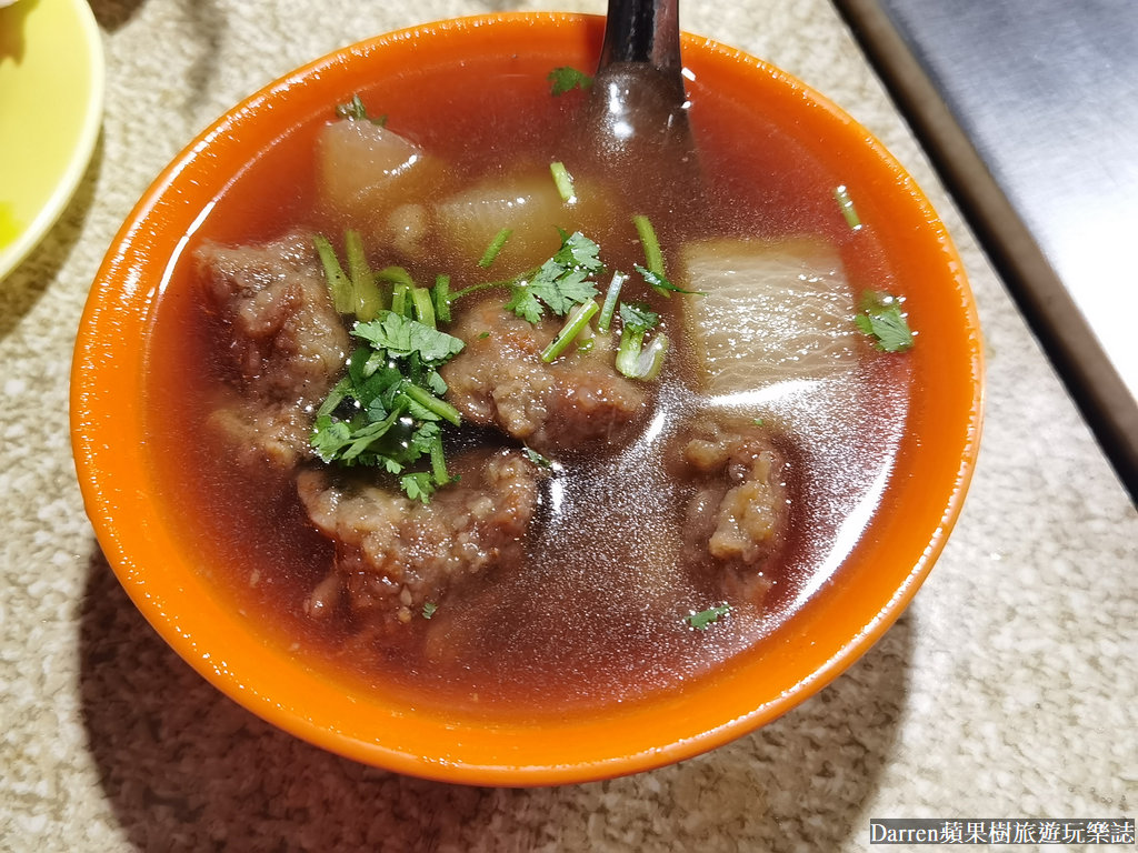 三條路油飯排骨酥湯,三條路油飯＆排骨酥湯菜單,三條路油飯排骨酥湯營業時間,萬華美食,萬華小吃,萬華隱藏美食,龍山寺美食,萬華早餐,萬華在地美食,萬華宵夜