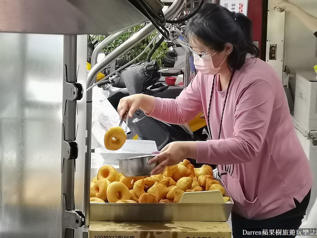 四十年甜甜圈 雙胞胎,車路頭街雙胞胎甜甜圈,車路頭街美食,三重車路頭街,車路頭街美食ptt,車路頭街紅豆餅,三重平價美食,三重美食,三重小吃,三重隱藏美食,三重美食食尚玩家