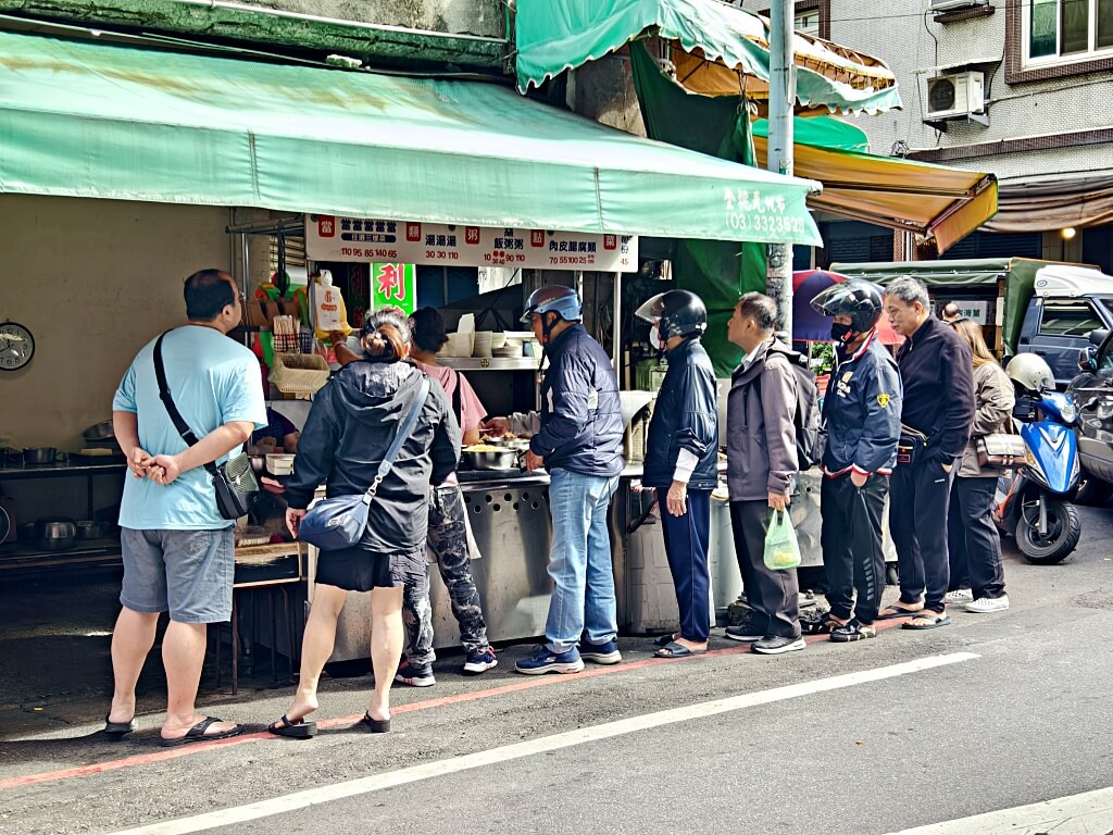 永樂街無名燒肉便當,桃園大廟美食,桃園便當推薦,排隊燒肉飯,林記蚵仔粥