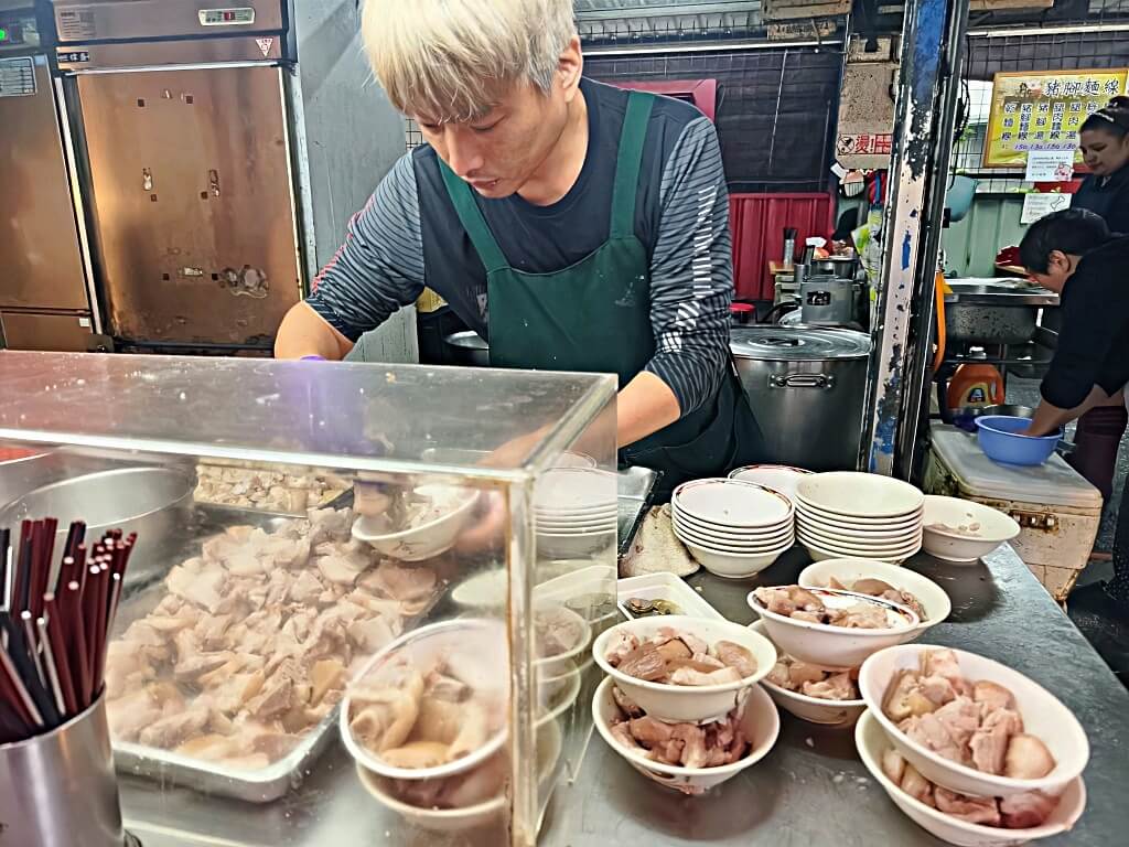 許仔豬腳麵線
