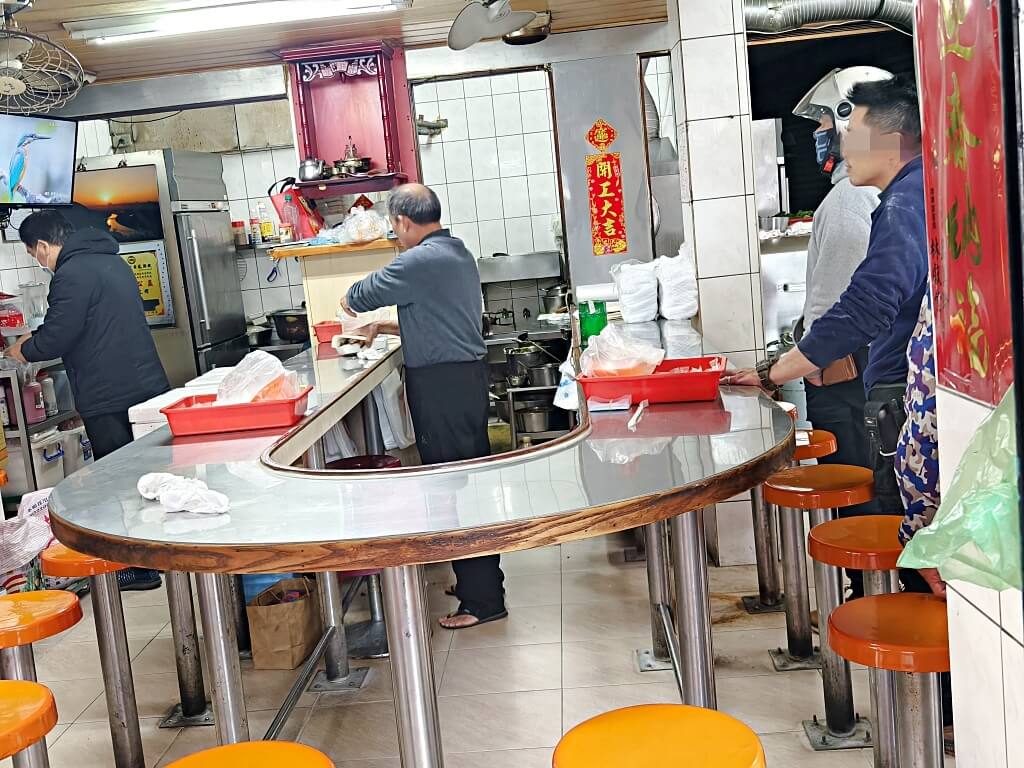 牛丼(牛肉燴飯.排骨.雞腿便當店)
