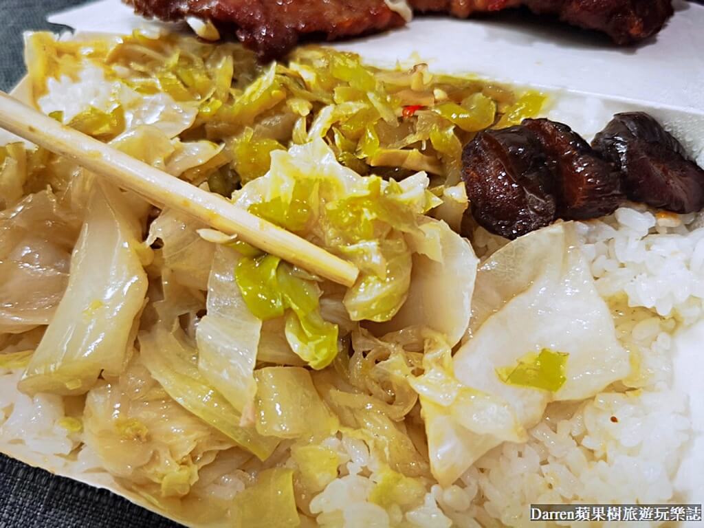牛丼(牛肉燴飯.排骨.雞腿便當店)