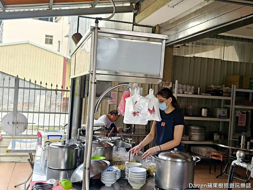 天橋下炒麵、米糕、肉粽,田中美食