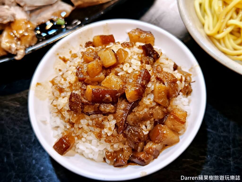 蘆洲美食,蘆洲切仔麵,周烏豬切仔麵,湧蓮寺美食,蘆洲湧蓮寺切仔麵,蘆洲在地老店,蘆洲小吃推薦,嘴邊肉切仔麵,蘆洲黑白切,蘆洲切仔麵推薦,蘆洲市場美食、台北橋站美食、三民高中站美食