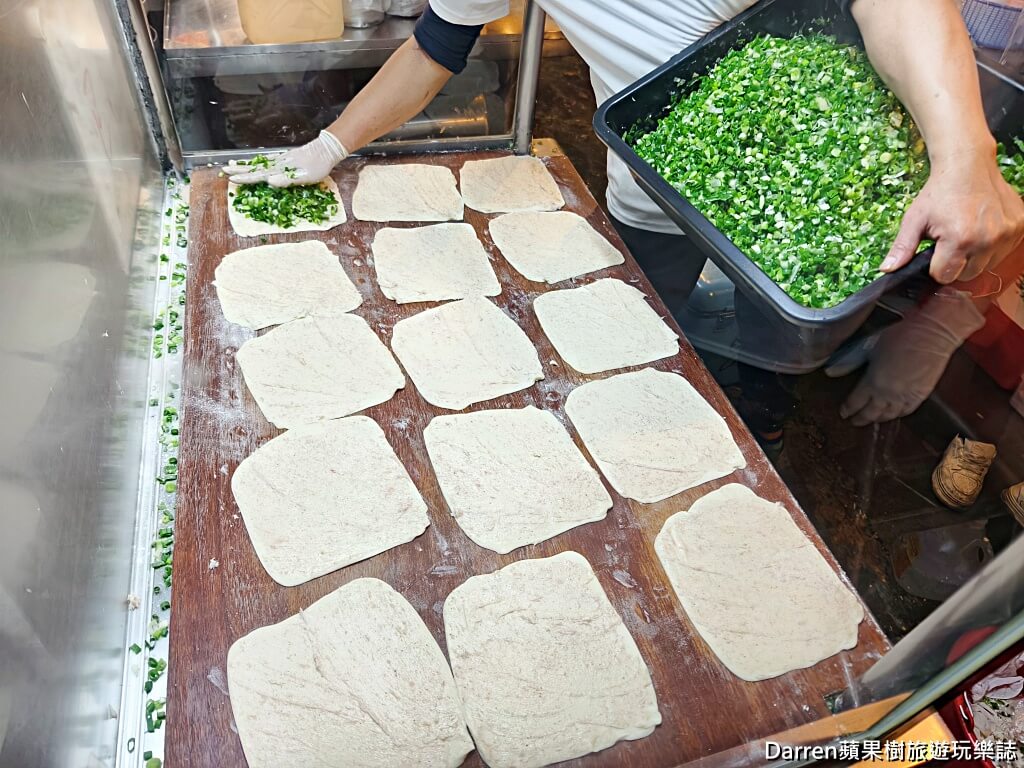 蘆洲總讚手作蔥餅,蘆洲美食,蘆洲夜市美食,蔥油餅,手作蔥餅,蘆洲廟口夜市必吃美食,三民高中站美食推薦