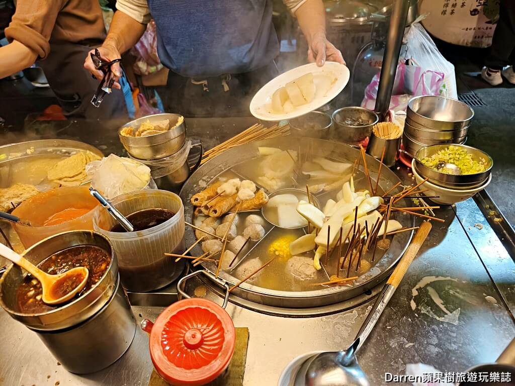 蘆洲黑輪,蘆洲廟口夜市美食,湧蓮寺美食,蘆洲夜市必吃,蘆洲銅板小吃,高雄黑輪,蘆洲在地美食