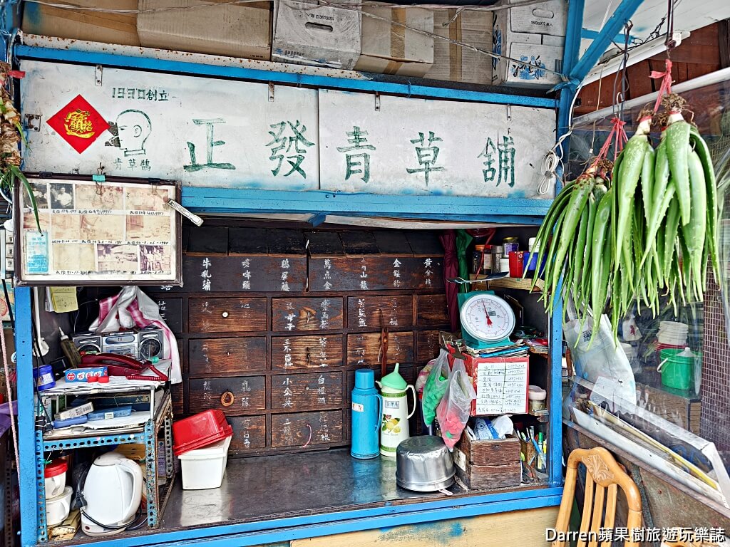 正發青草舖,大稻埕青草茶,台北青草茶推薦,百年青草舖,永樂市場美食,迪化街飲料,古早味青草茶
