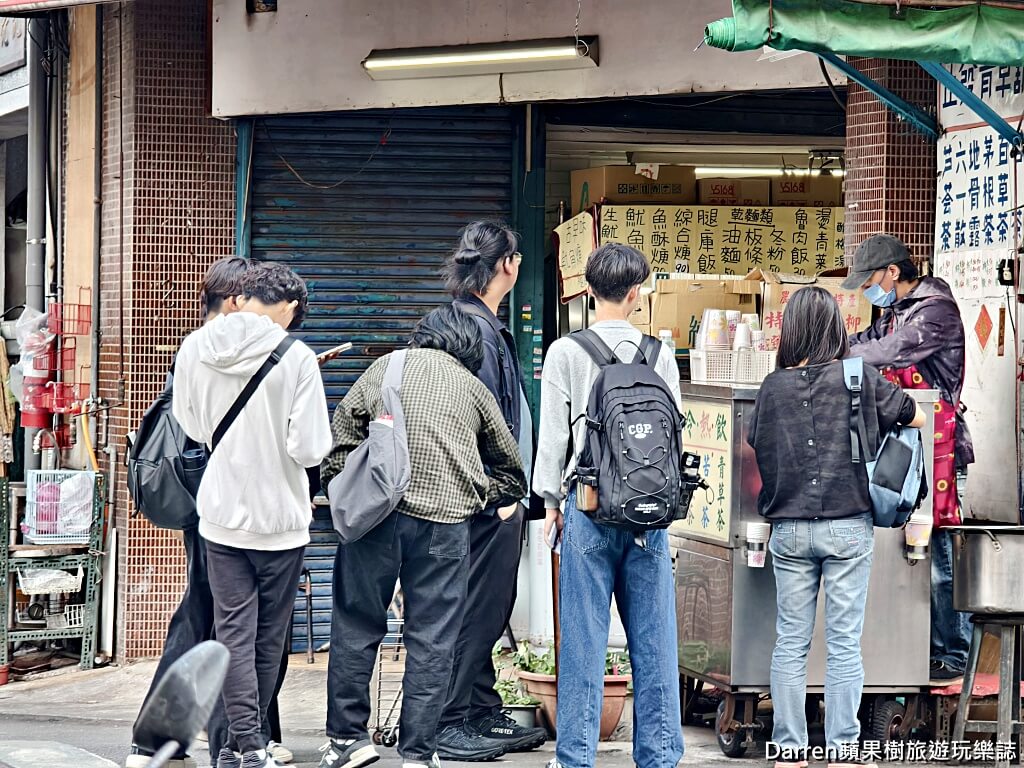 正發青草舖,大稻埕青草茶,台北青草茶推薦,百年青草舖,永樂市場美食,迪化街飲料,古早味青草茶