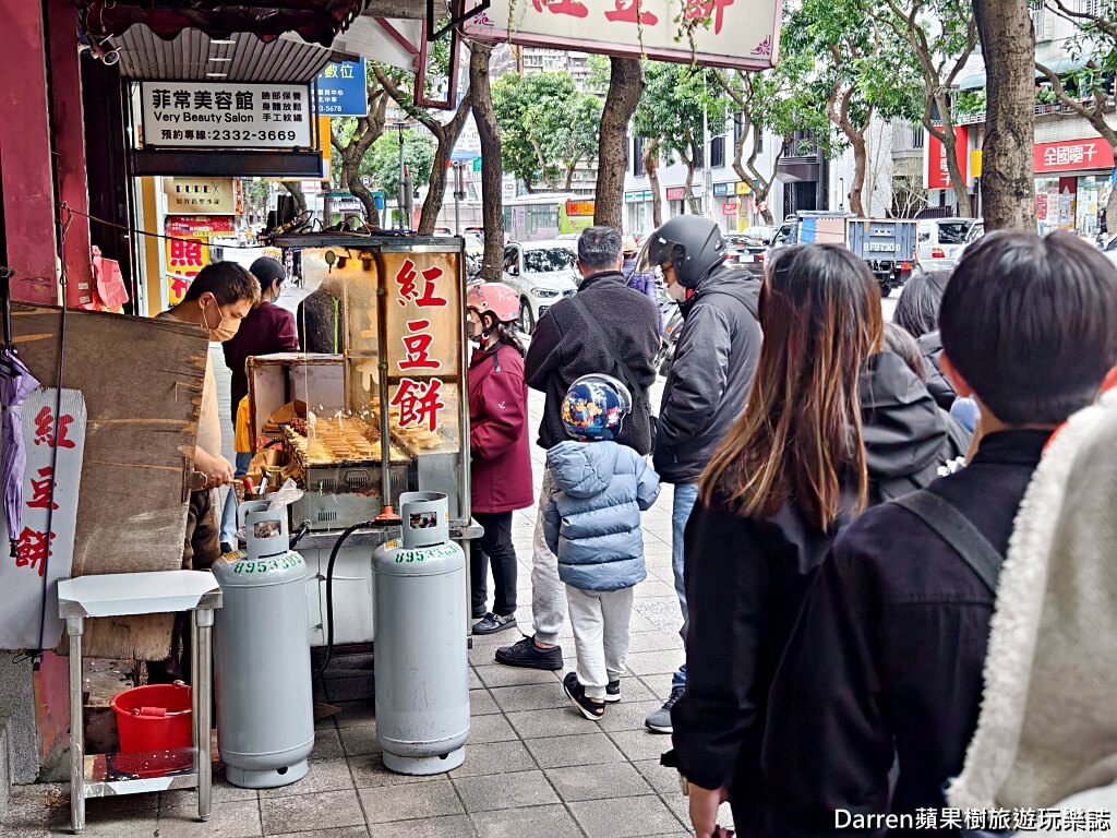 南機場夜市美食,無名車輪餅,南機場紅豆餅,台北車輪餅推薦,中華路紅豆餅,台北銅板美食,南機場排隊小吃