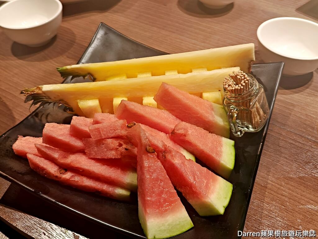 川郎活蟹海鮮料理,台北帝王蟹推薦,中山區海鮮餐廳,吉林路美食,活體帝王蟹三吃,台北活蟹料理,帝王蟹火鍋,炭烤蟹腳,台北聚餐餐廳,行天宮美食