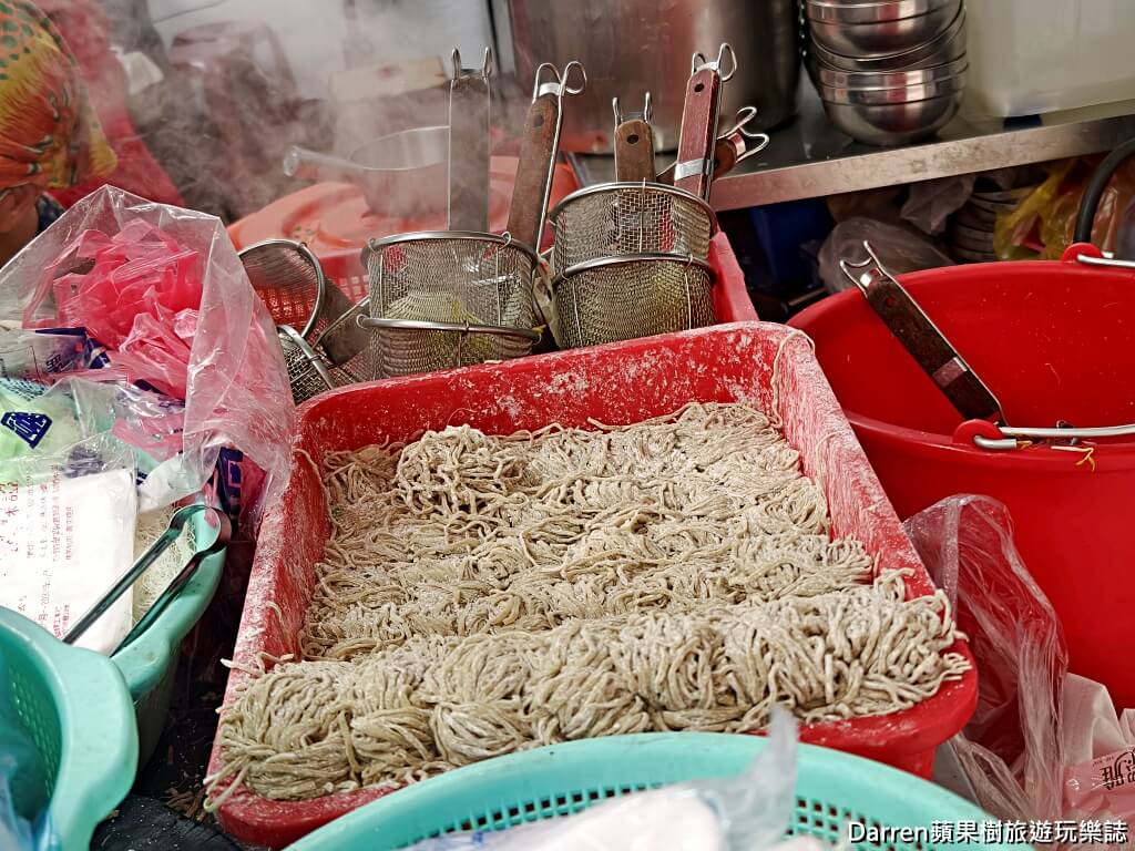新東街米粉湯,松山區美食,南京三民站美食,台北米粉湯推薦,松山早餐推薦,台北黑白切,草埔市場美食,台北傳統小吃,台北早午餐,台北小吃推薦