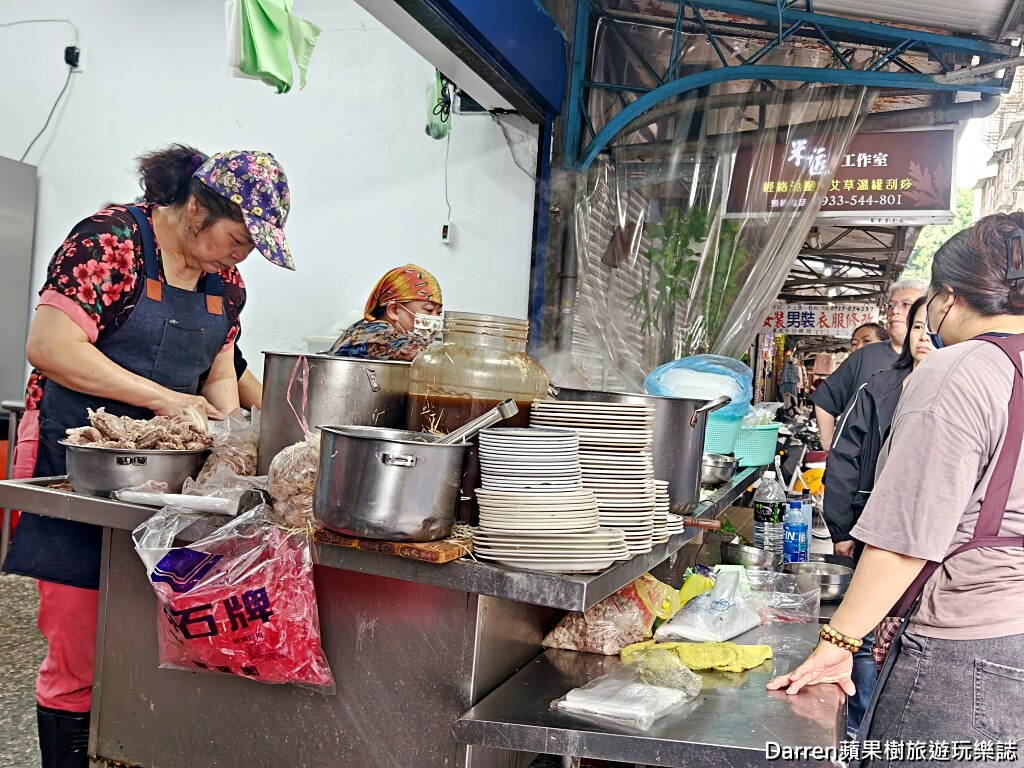 新東街米粉湯,松山區美食,南京三民站美食,台北米粉湯推薦,松山早餐推薦,台北黑白切,草埔市場美食,台北傳統小吃,台北早午餐,台北小吃推薦