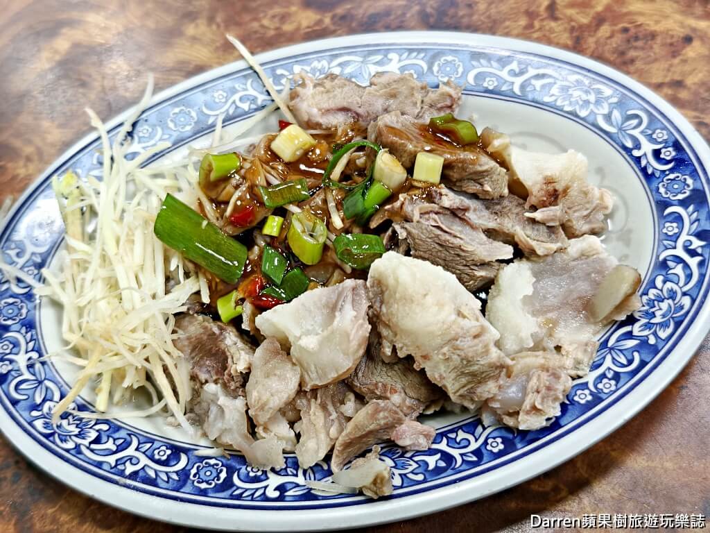 新莊美食,二哥烏醋麵,新莊小吃,烏醋乾麵,骨仔肉湯,豬眼湯,新莊麵店推薦,平價小吃