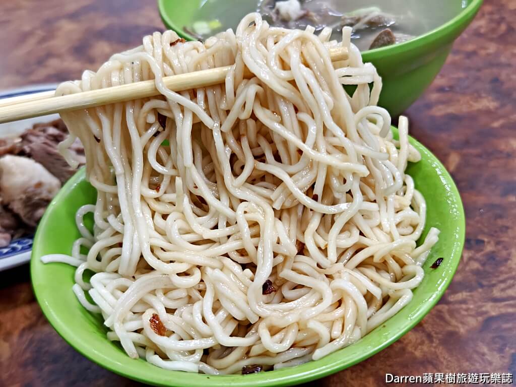 新莊美食,二哥烏醋麵,新莊小吃,烏醋乾麵,骨仔肉湯,豬眼湯,新莊麵店推薦,平價小吃