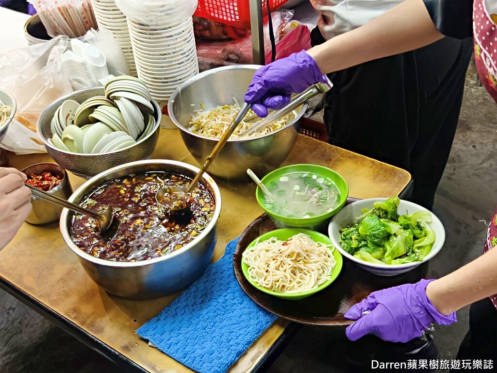 新莊美食,二哥烏醋麵,新莊小吃,烏醋乾麵,骨仔肉湯,豬眼湯,新莊麵店推薦,平價小吃