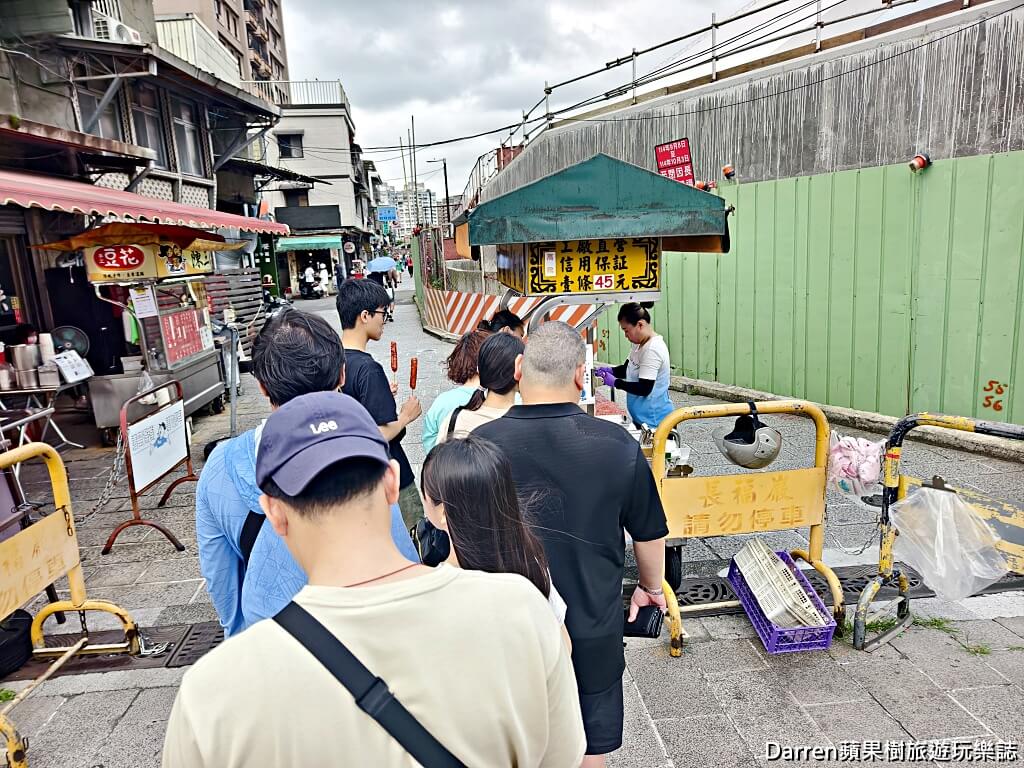 三峽美食,三峽老街美食,永發黑豬肉香腸,三峽祖師廟美食,三峽香腸推薦,三峽小吃,三峽老街必吃,黑豬肉香腸,三峽排隊美食,三峽銅板美食