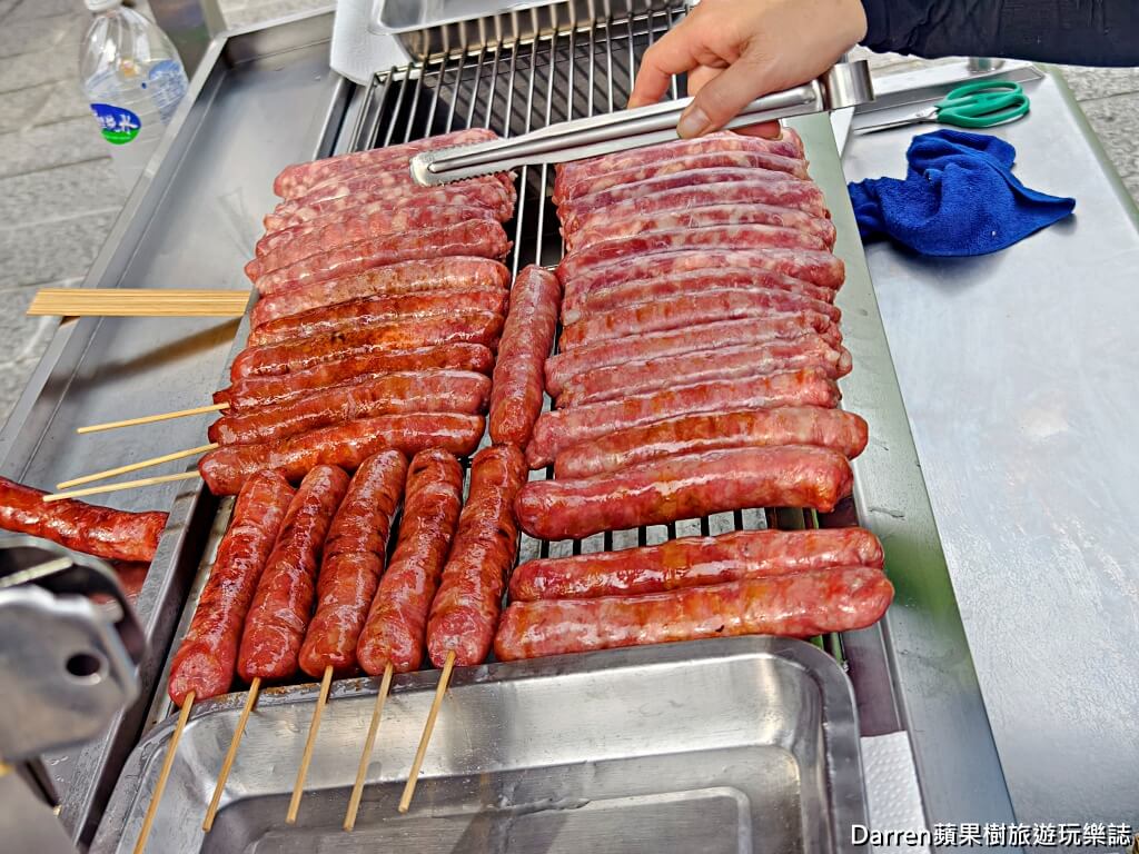 三峽美食,三峽老街美食,永發黑豬肉香腸,三峽祖師廟美食,三峽香腸推薦,三峽小吃,三峽老街必吃,黑豬肉香腸,三峽排隊美食,三峽銅板美食