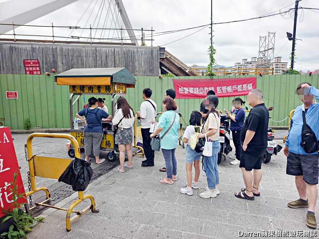 三峽美食,三峽老街美食,永發黑豬肉香腸,三峽祖師廟美食,三峽香腸推薦,三峽小吃,三峽老街必吃,黑豬肉香腸,三峽排隊美食,三峽銅板美食