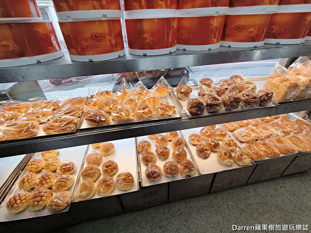 瑞芳美食,四腳亭美食,京香麵包店,瑞芳麵包店,四腳亭麵包店,瑞芳花生蛋糕,花生蛋糕推薦,新北麵包店,古早味麵包店,四腳亭車站美食,瑞芳甜點推薦,瑞芳小吃,台灣古早味麵包,花生蛋糕必買
