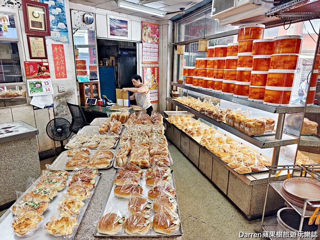 瑞芳美食,四腳亭美食,京香麵包店,瑞芳麵包店,四腳亭麵包店,瑞芳花生蛋糕,花生蛋糕推薦,新北麵包店,古早味麵包店,四腳亭車站美食,瑞芳甜點推薦,瑞芳小吃,台灣古早味麵包,花生蛋糕必買