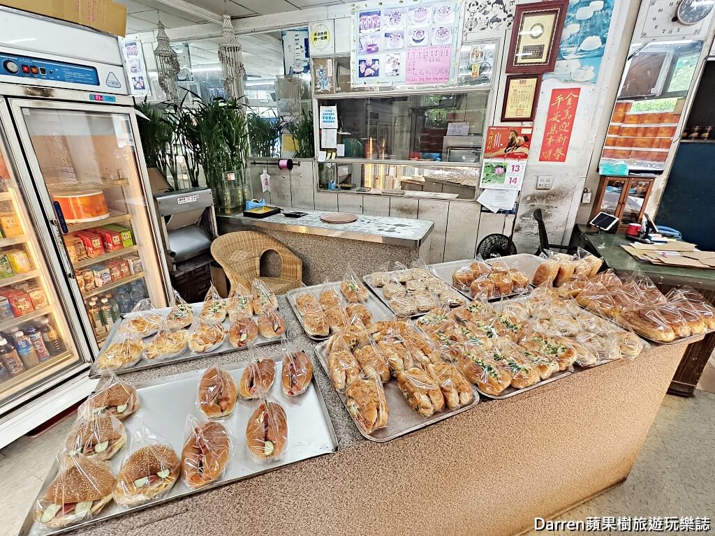 瑞芳美食,四腳亭美食,京香麵包店,瑞芳麵包店,四腳亭麵包店,瑞芳花生蛋糕,花生蛋糕推薦,新北麵包店,古早味麵包店,四腳亭車站美食,瑞芳甜點推薦,瑞芳小吃,台灣古早味麵包,花生蛋糕必買