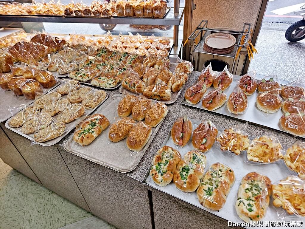 瑞芳美食,四腳亭美食,京香麵包店,瑞芳麵包店,四腳亭麵包店,瑞芳花生蛋糕,花生蛋糕推薦,新北麵包店,古早味麵包店,四腳亭車站美食,瑞芳甜點推薦,瑞芳小吃,台灣古早味麵包,花生蛋糕必買