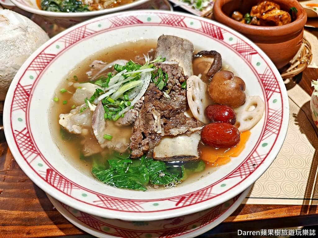 胡志明市美食,胡志明市第一郡美食,胡志明市餐廳推薦,胡志明市必吃,越南美食推薦,胡志明市米其林推薦,胖媽廚房Bếp Mẹ Ỉn,濱城市場美食,越南自由行