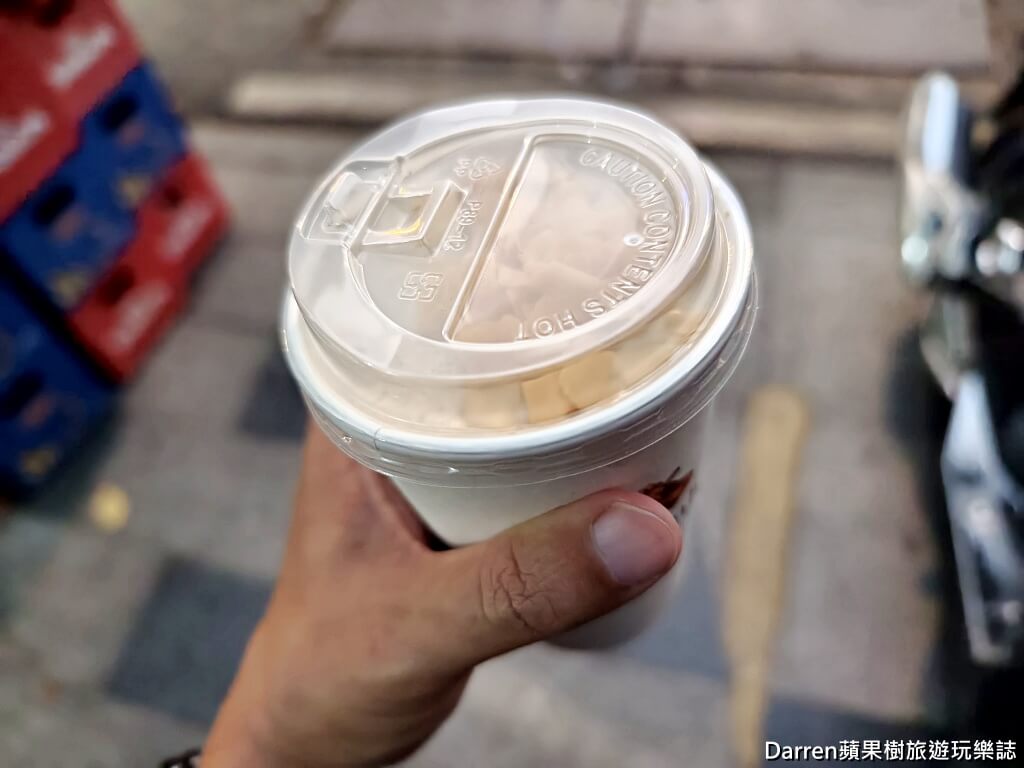 Cà phê Linh,胡志明市咖啡廳,胡志明市咖啡推薦,越南咖啡,越南鹽咖啡,越南椰子咖啡,第一郡咖啡,濱城市場美食,濱城市場咖啡廳,胡志明市美食,胡志明自由行,越南自由行