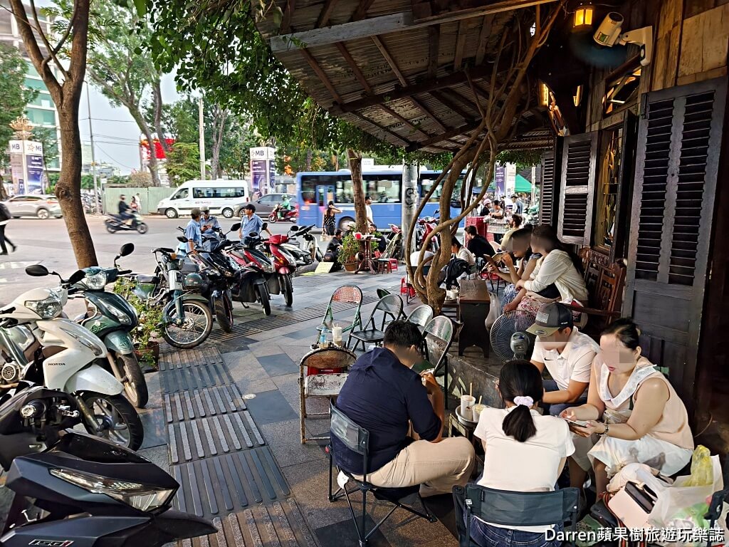 Cà phê Linh,胡志明市咖啡廳,胡志明市咖啡推薦,越南咖啡,越南鹽咖啡,越南椰子咖啡,第一郡咖啡,濱城市場美食,濱城市場咖啡廳,胡志明市美食,胡志明自由行,越南自由行
