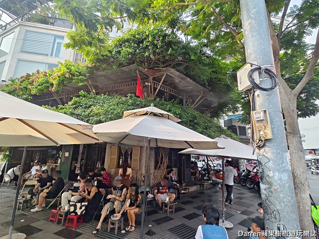 Cà phê Linh,胡志明市咖啡廳,胡志明市咖啡推薦,越南咖啡,越南鹽咖啡,越南椰子咖啡,第一郡咖啡,濱城市場美食,濱城市場咖啡廳,胡志明市美食,胡志明自由行,越南自由行