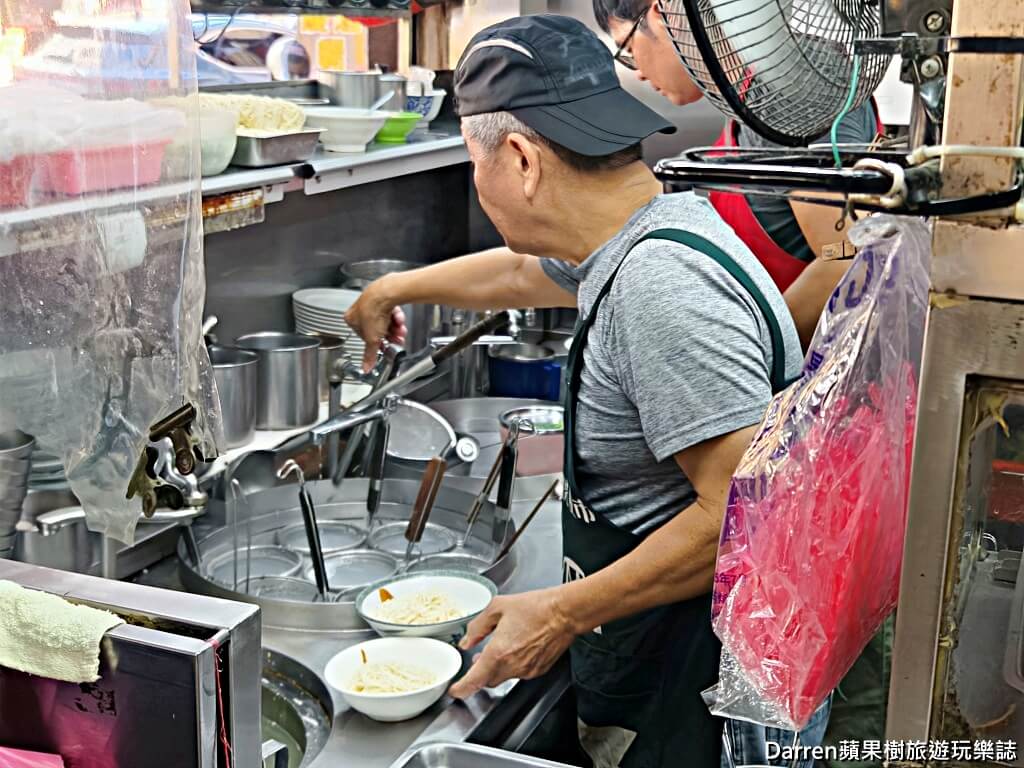 網站近期文章：老程麵店》大橋頭美食推薦76年老字號乾麵招牌雙醬乾麵炸醬麵、滷味必吃台北小吃推薦